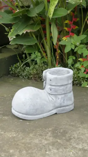 Artikelbild des Artikels “Sepatu - Schuh, 28,5 cm L | Steinguss “